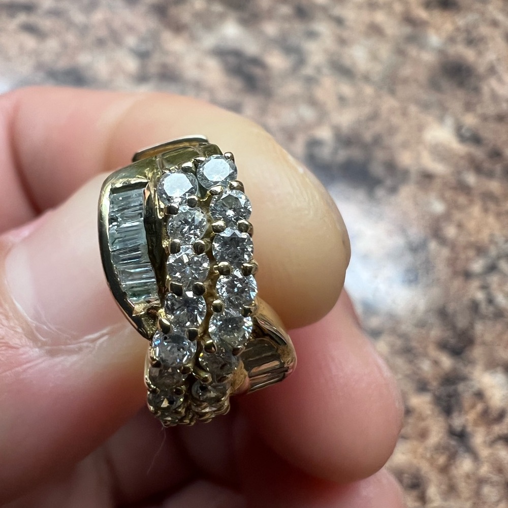 pre owned diamond earrings in 18k solid gold, real diamonds,